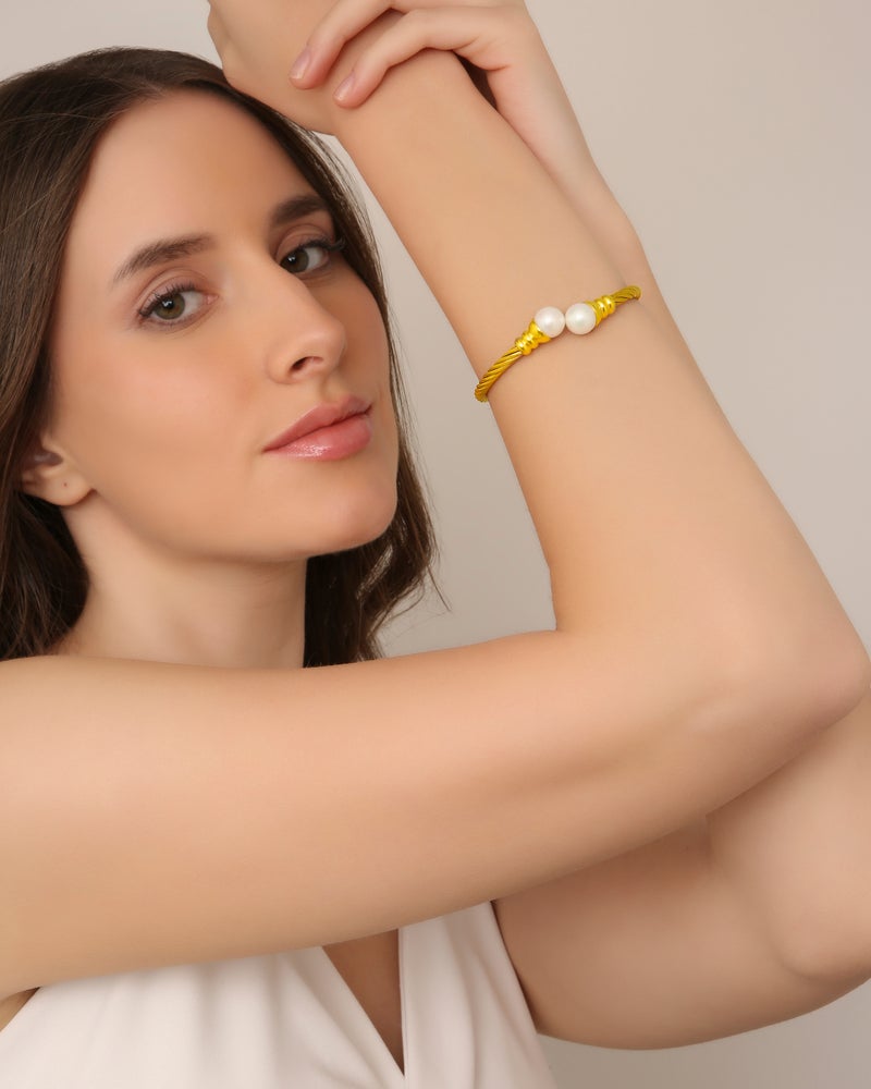 TAAHIRA Gold-Toned Bracelet with Pearls - Image 4
